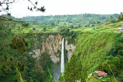 Air Terjun Sipiso-piso di Tanah Karo, Sumatera Utara